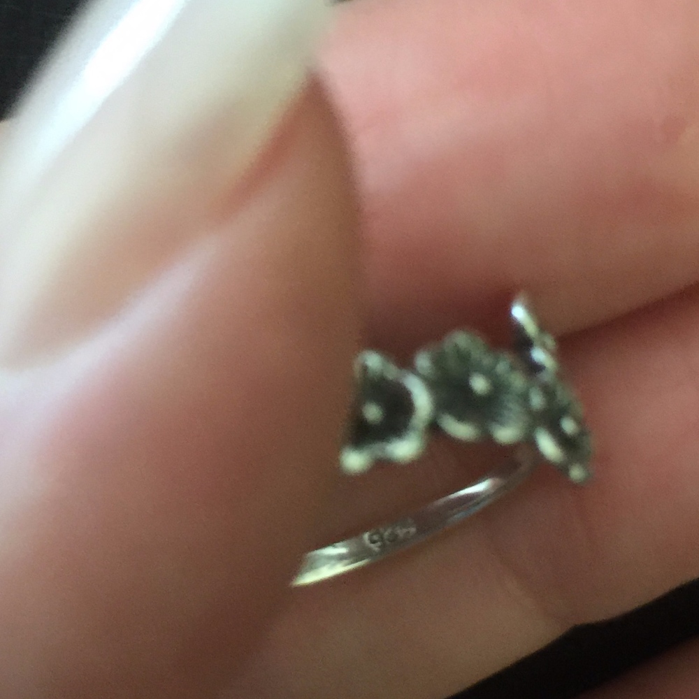 Sold! 925 Flower Band Thumb Finger Ring - Picture 7 of 7
